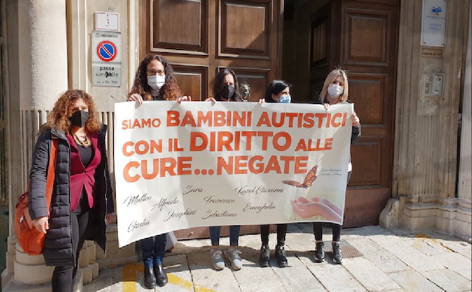 sit in mamme bimbi autistici 1