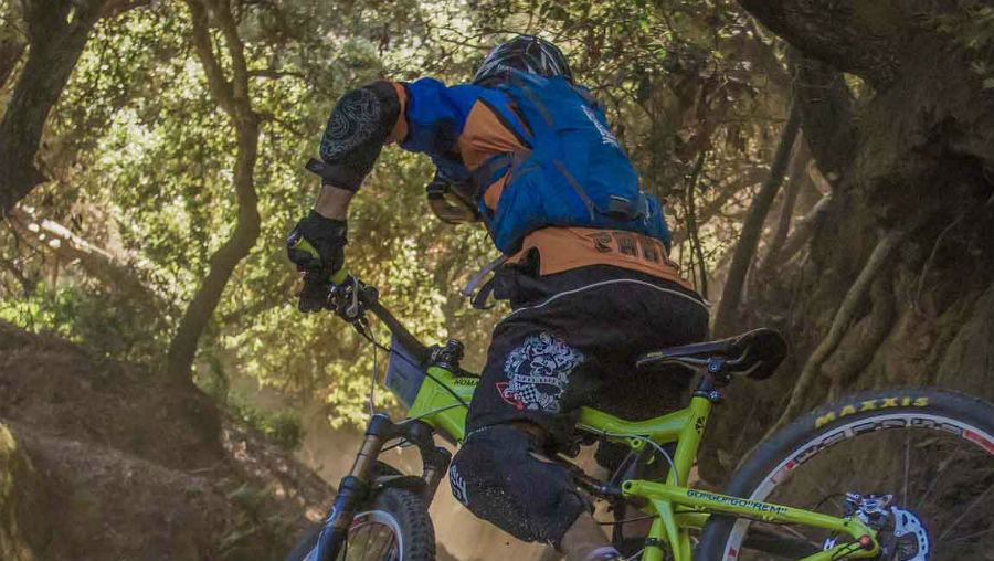 Ciclisti persi sul Pollino finiscono in una mulattiera piena di rovi 51 slide bike 01