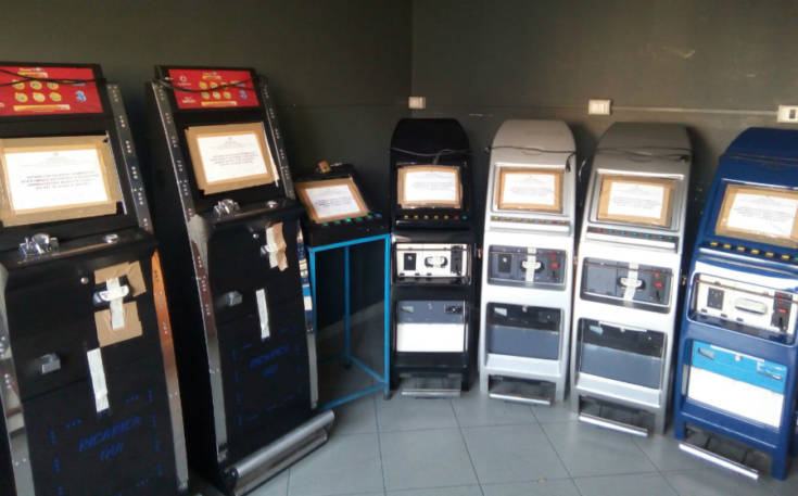 Videolottery e slot machine abusive sequestrate dalla Finanza, multato tabaccaio 200 slot sequestrate