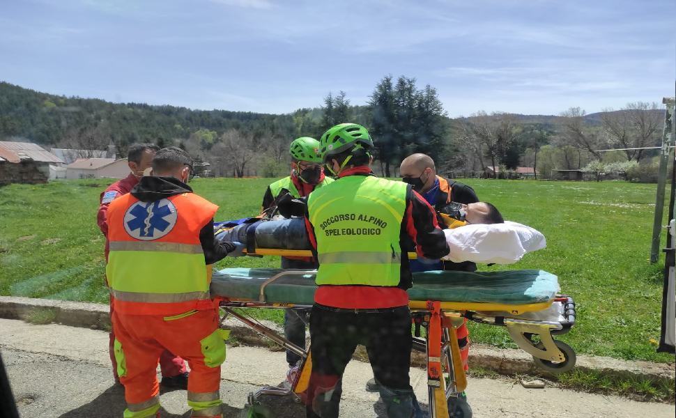 Cade da cavallo e si ferisce in Sila, salvato dal Soccorso Alpino 51 soccorso alpino 6