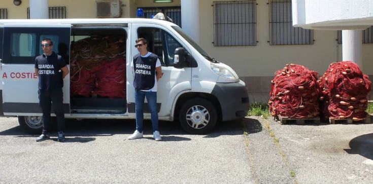 Cariati, la Guardia Costiera sequestra cinque chilometri di reti illegali. Elevate sanzioni 51 spadare guardia costiera