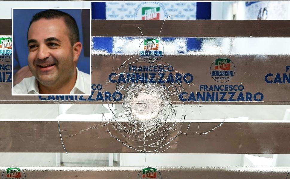 Cannizzaro dopo gli spari alla sede politica: "la democrazia non si lascia intimorire" 51 spari vetrate sede cannizzaro reggio FI