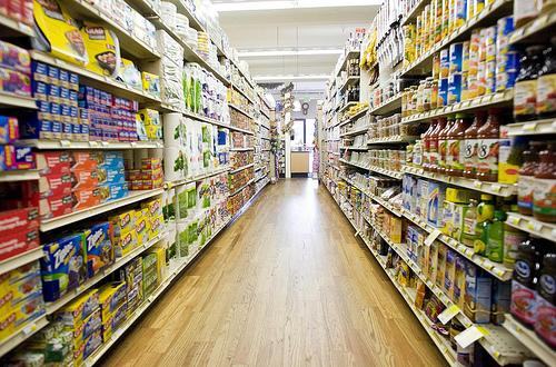 Mendicino contro la crisi, buoni per comprare farmaci e fare la spesa alle famiglie in difficoltà 206 spesa supermercato