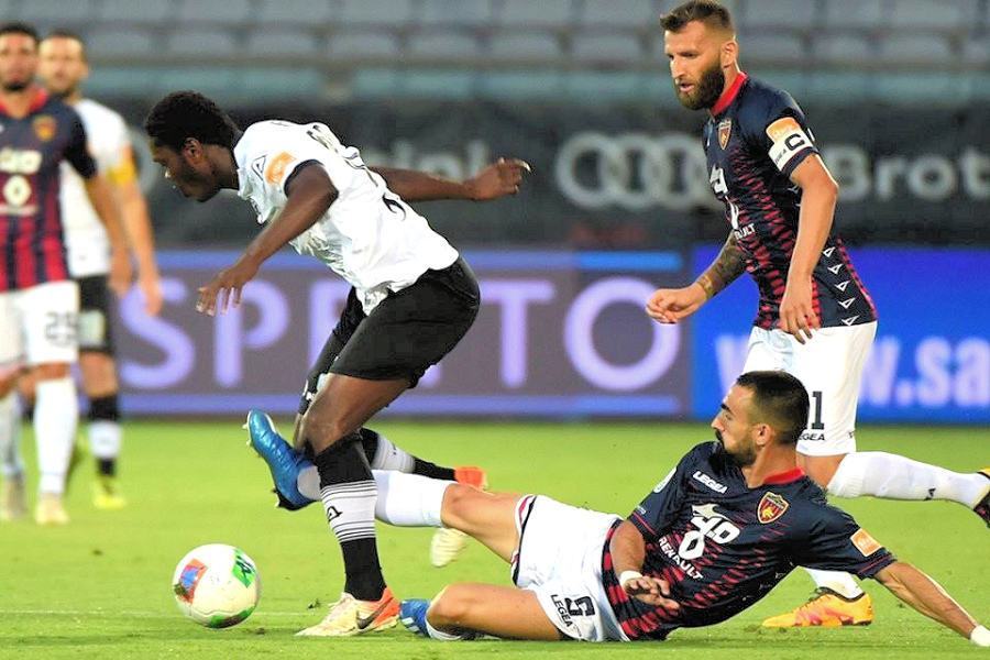 Cinquina dello Spezia. Crolla il Cosenza sull'orlo del baratro... e della serie C 62 spezia Cosenza