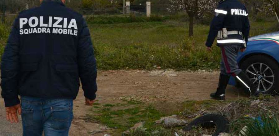 Arsenale ritrovato in campagna a Roggiano Gravina 51 squadra mobile ricerche