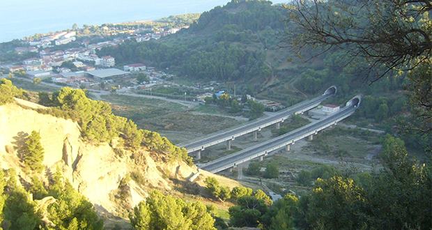 Megalotto 3 Sibari-Roseto Capo Spulico. Oliverio scrive a Delrio "sbloccare subito i lavori" 53 Strada Statale 106 Jonica kmegalotto 3