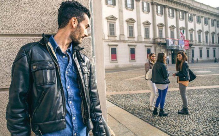 stalker ragazze 696x435 1