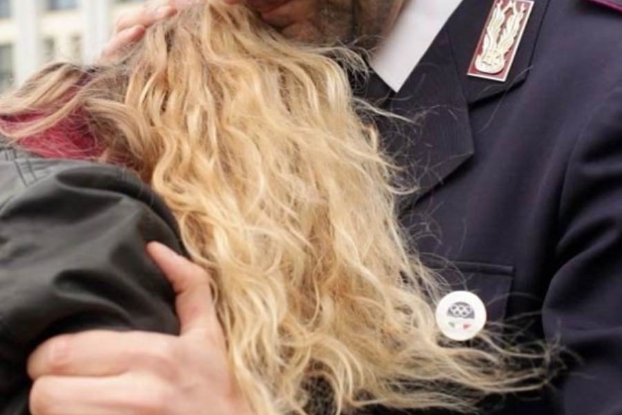 stalking polizia donna