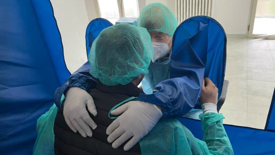 Covid e umanità, a Cosenza arriva la "stanza degli abbracci" 59 stanza abbracci madonna catena 02
