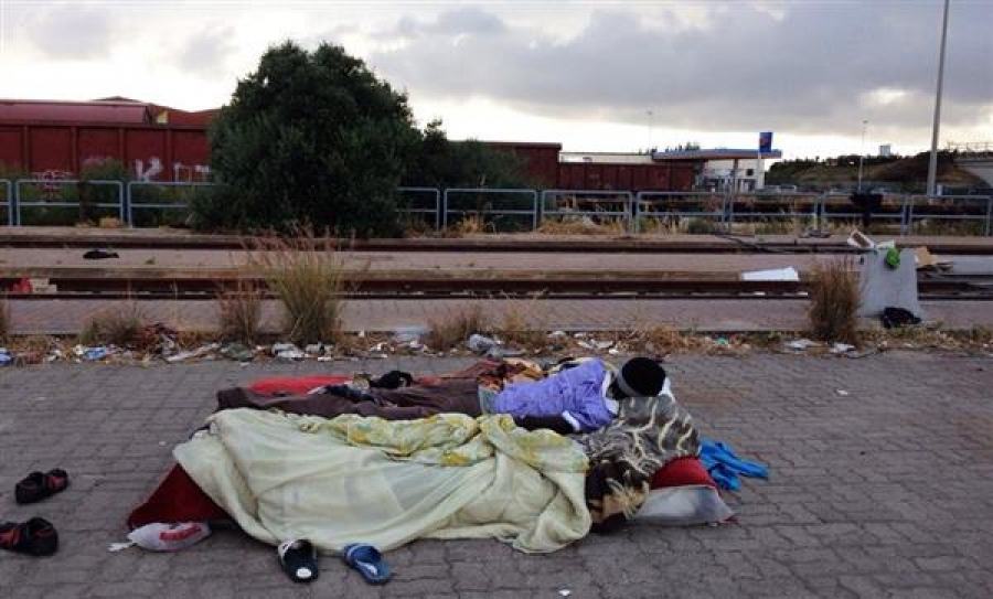 Diciannovenne incinta con una bimba di sei mesi abbandonata in stazione 51 stazione crotone (sibari)