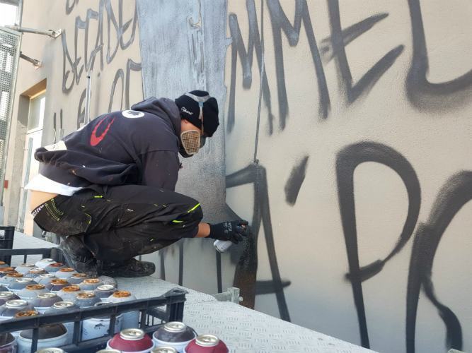 Palazzetto Sport Rende, edificio pronto a riaprire con nuova facciata: street-artist al lavoro 71 street art palazzetto sport rende2