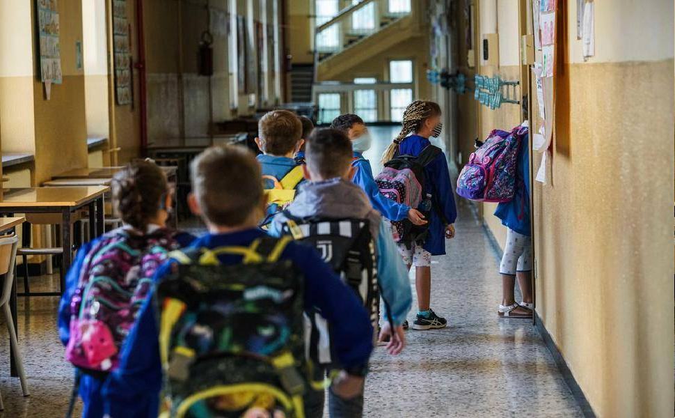 studenti con mascherina