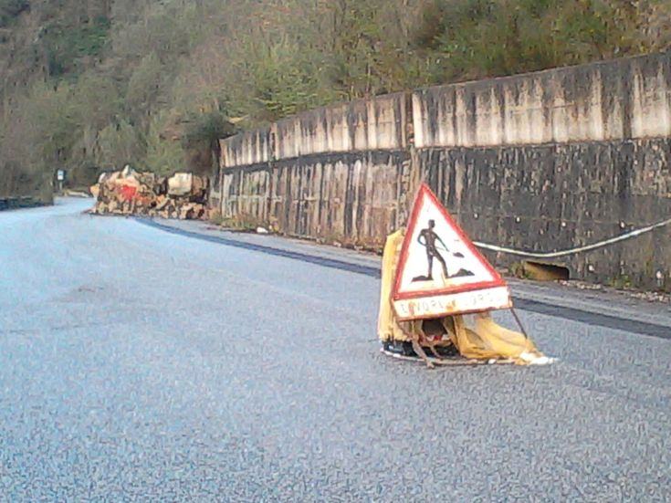 Frana sulla statale 18 'Tirrena Inferiore', strada chiusa temporaneamente al traffico 51 stufa frana4
