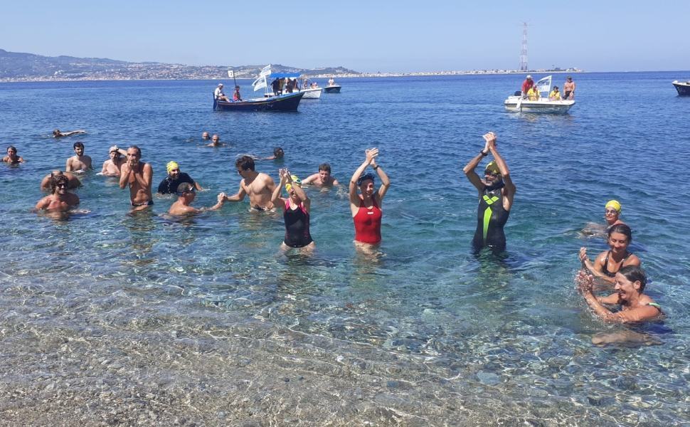 "Swim for Parkinson", attraversato lo Stretto di Messina per sostenere la Ricerca 51 swim for parkinson 2022