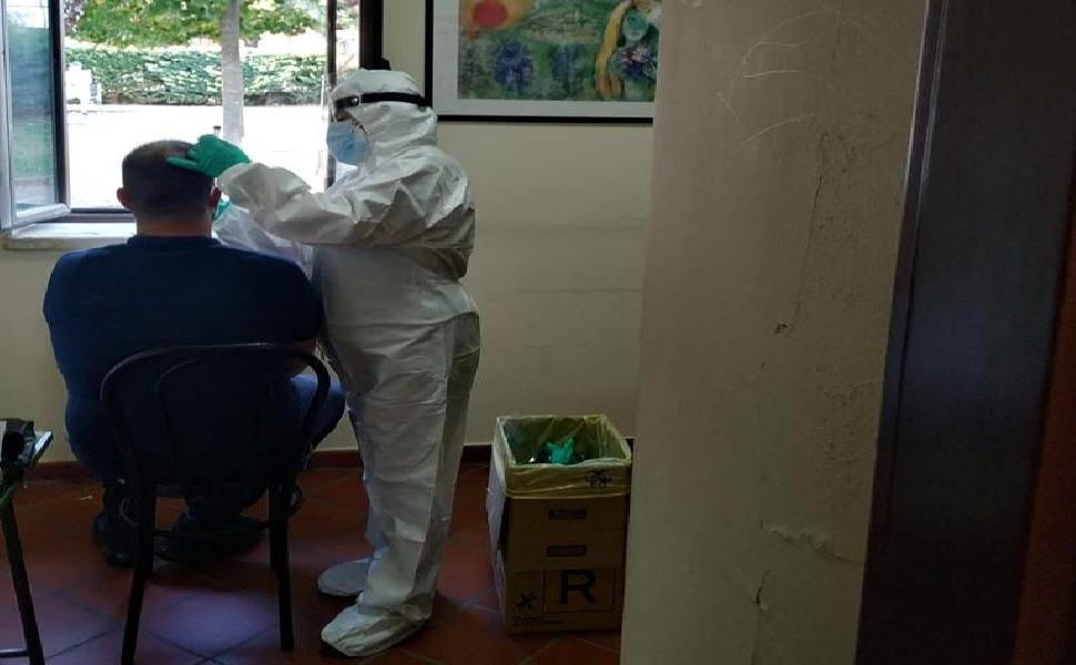 Castrolibero, scrutatrice positiva al Covid: chiuso il seggio. Sul posto l'USCA 51 tampone castrolibero 1