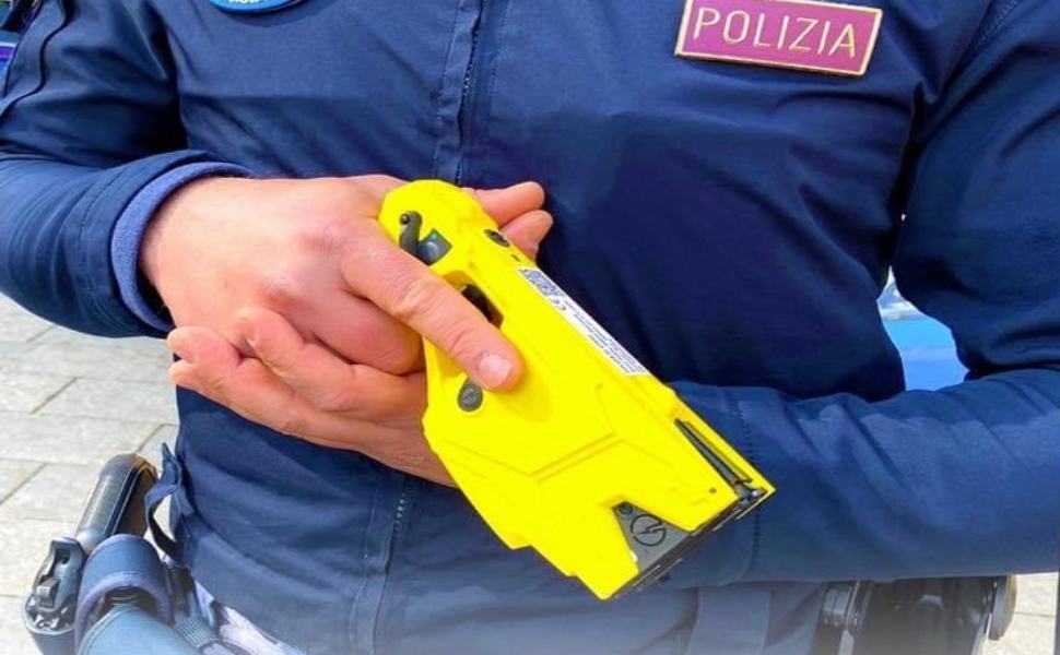 Il Taser arriva alle forze dell'ordine di altre 6 città calabresi, anche Rende 51 taser polizia