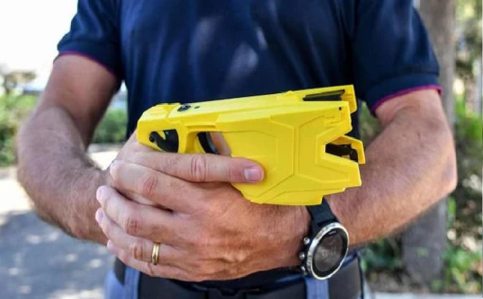 Sicurezza, Molteni: da lunedì taser anche a Cosenza, Locri e Catanzaro 51 taser1