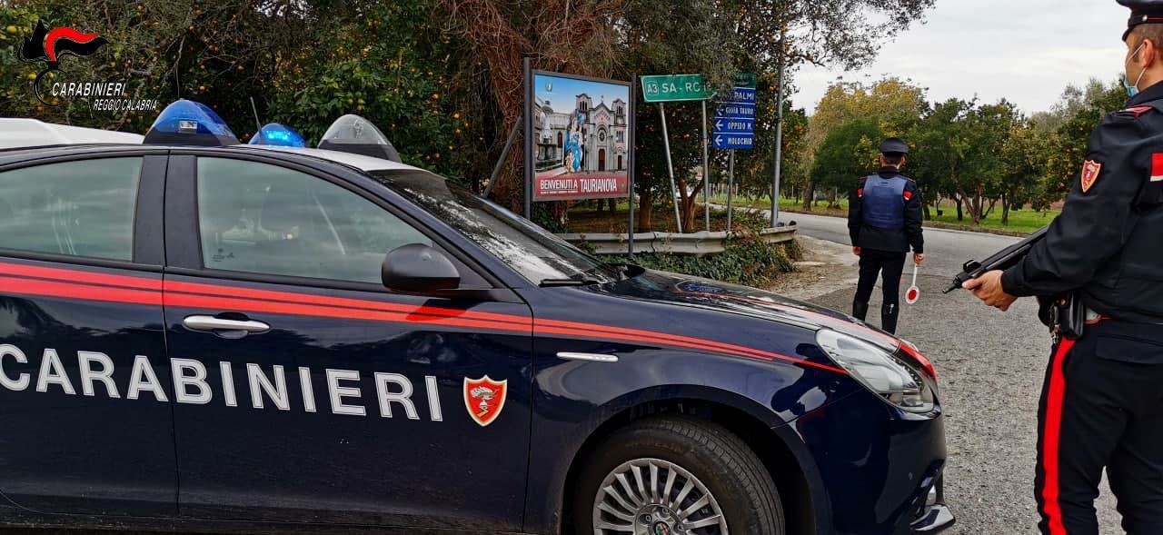 Controlli dei carabinieri, 16 persone sanzionate e un daspo urbano 51 taurianova 3