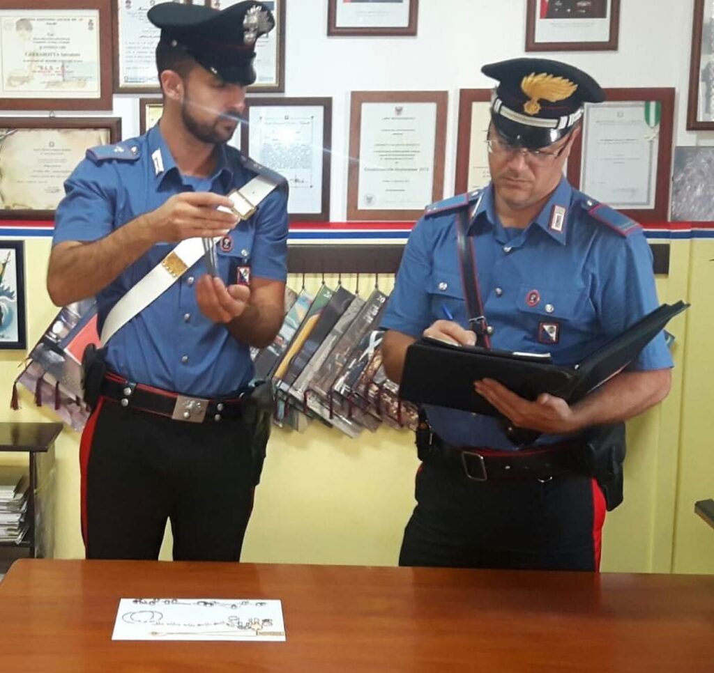 Adescava donne con Instagram fingendosi poliziotto per poi estorcere denaro 3 taurianova1