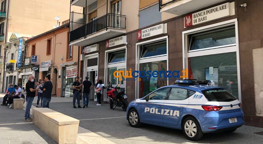 Cosenza, tentata rapina alla Banca Popolare di Bari su corso Mazzini (FOTO e VIDEO) 53 tentata rapina banca popolare bari cosenza 02
