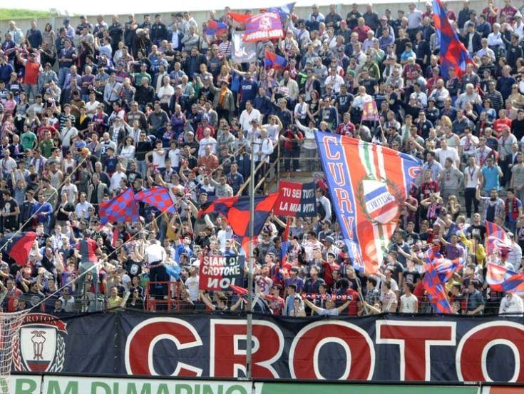 No al clamore giudiziario, allo ‘Scida’ protesta dei tifosi del Crotone 66 tifosi-crotone