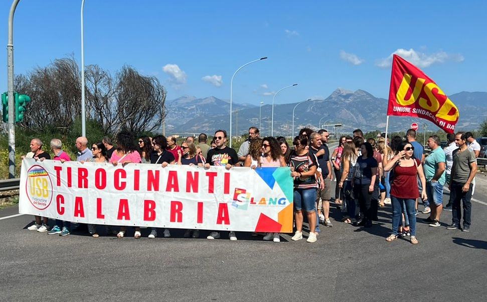 tirocinanti sibari corteo protesta 106 02