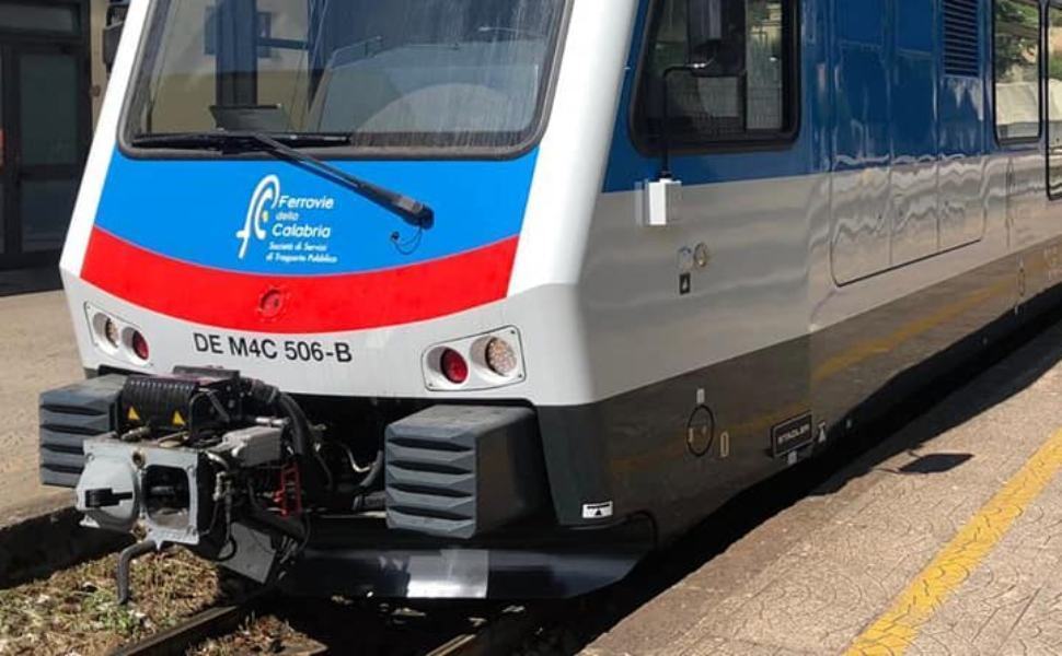 Ferrovie della Calabria, dal 20 aprile al 31 luglio 2023 stop collegamento Catanzaro-Lido 51 treno ferrovie della calabria