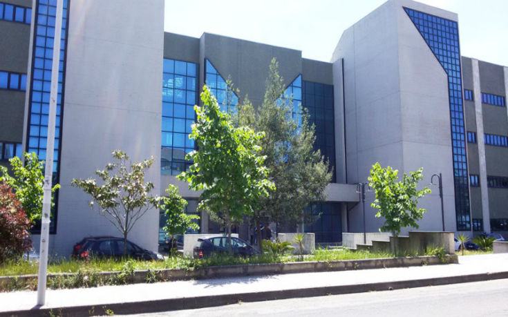 Droga, il figlio di un magistrato è tra gli imputati. Processo sospeso 51 tribunale vibo