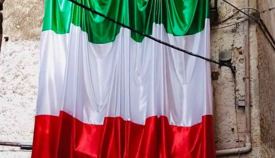 Giro d'Italia, sindaco di Spezzano Sila invita i cittadini ad esporre il tricolore 53 tricolore balconi 02