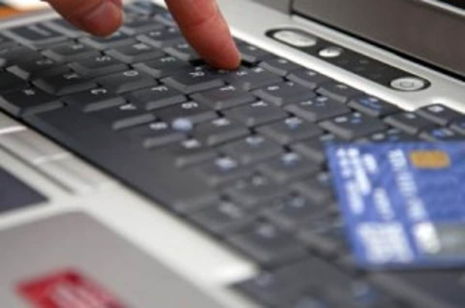 Polizze auto 'fantasma' acquistate online, la truffa ad hoc via whatsapp e email 51 truffa online