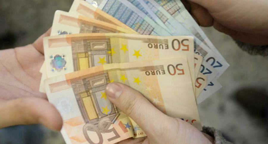 Si spaccia per stilista di moda e truffa un insegnante, arrestato 53 truffa soldi