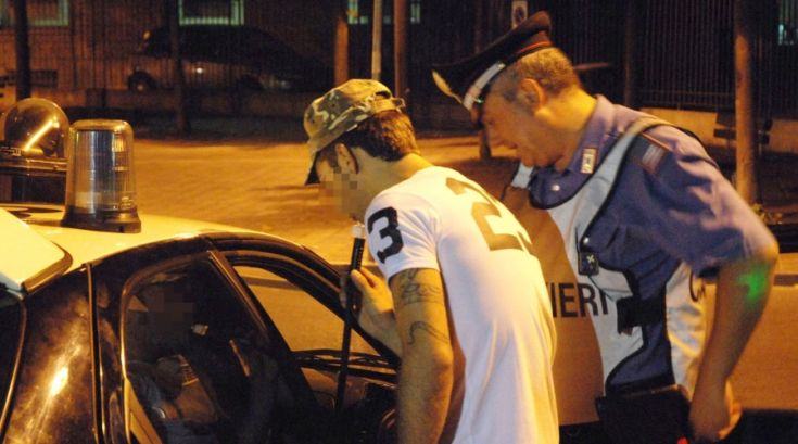 ubriaco aggredisce carabinieri e ci rimette la patente 4361