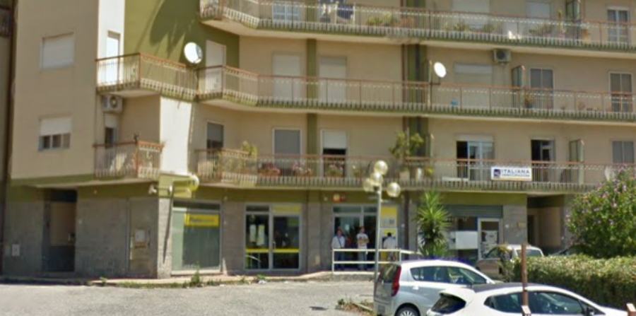 Rapina alle Poste, ladri portano via il denaro del bancomat 51 ufficio postale via aldo moro lamezia poste italiane