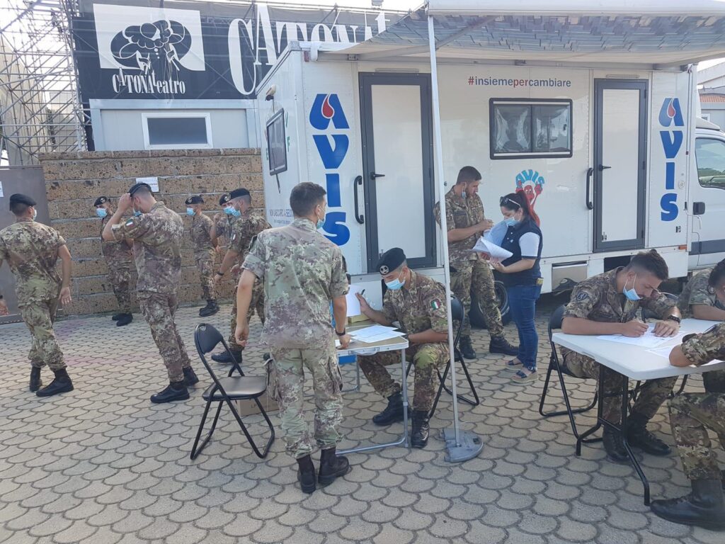 Esercito e Avis, uniti per una campagna di solidarietà 2 un momento della donazione