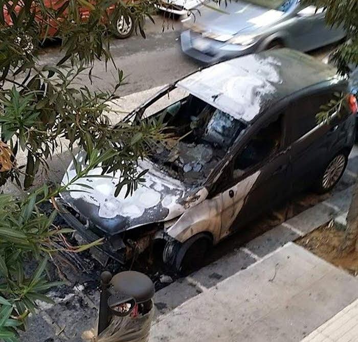 FOTONOTIZIA - Auto in fiamme nella notte in via Tancredi a Cosenza 62 unnamed3