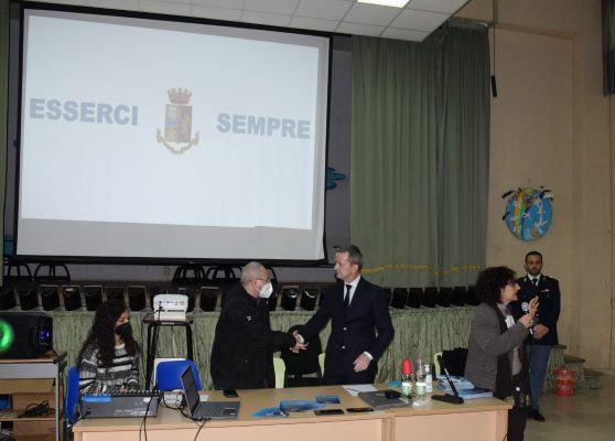 PretenDiamo Legalità, il Questore di Cosenza incontra i giovani 52 unooooooo