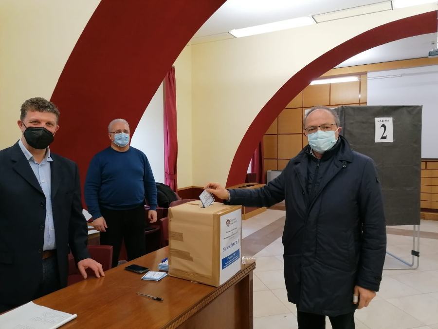 Elezioni provinciali a Cosenza, urne aperte per eleggere il presidente 56 urne aperte provinciali cosenza