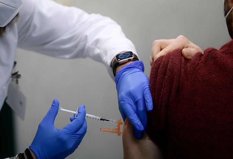 Protezione civile regionale, da lunedì prenotazioni vaccini per over 50 51 vaccini 2 7