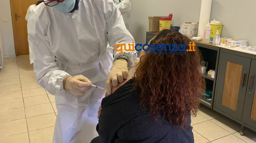 Vaccinazioni intensificate per i soggetti più fragili e i loro conviventi 51 vaccini cosenza 1