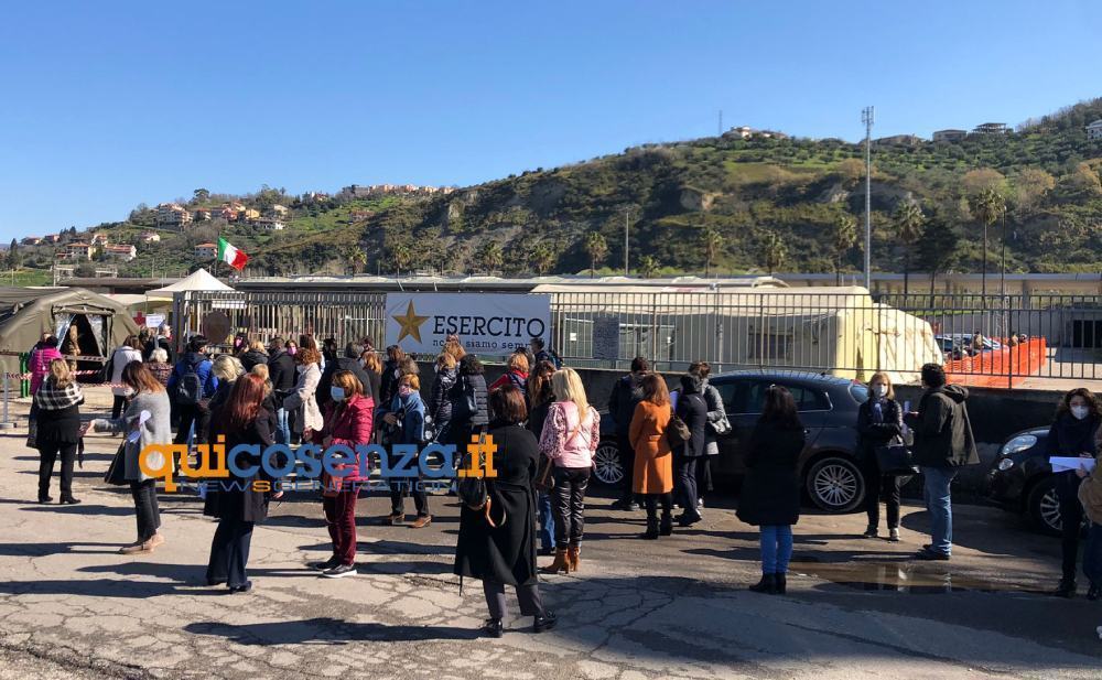 Cosenza, vaccini al via per gli operatori scolastici nella struttura dell'Esercito 53 vaccini insegnanti ospedale esercito vaglio lise cosenza