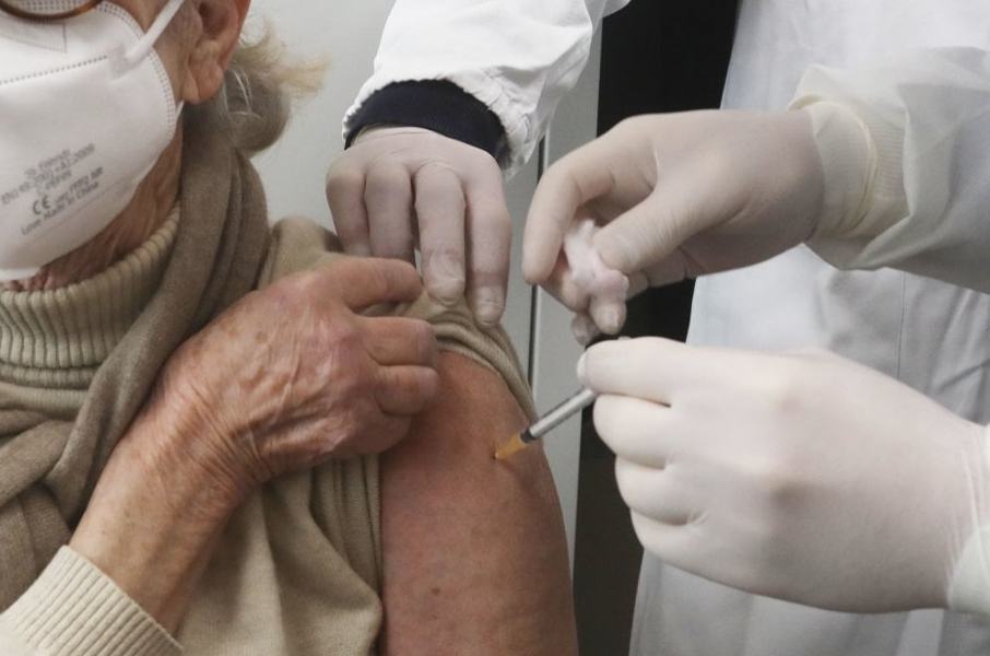 Covid, al via oggi la somministrazione della quarta dose 59 vaccini over 80 2