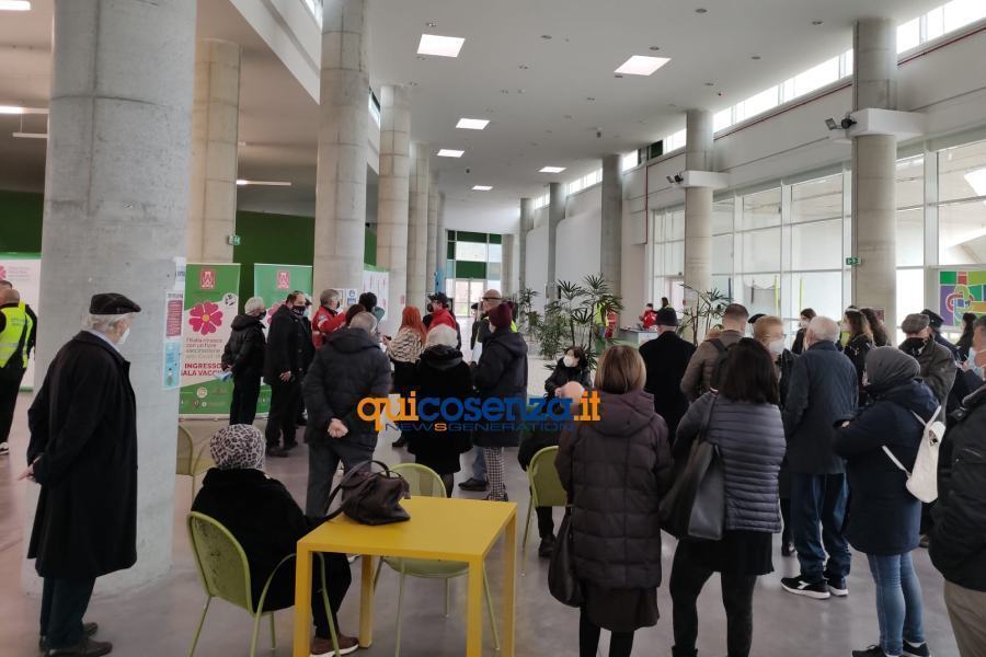Rende, proseguono le vaccinazioni al Parco Acquatico per gli over 80 74 vaccini parco acquatico 02