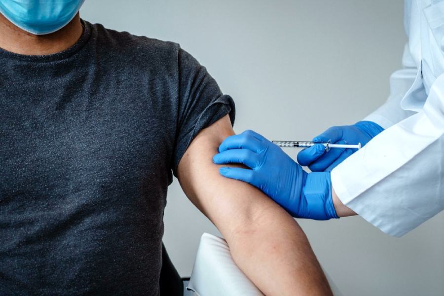 Migliaia di fiale inoculate in Calabria sotto la voce "altro": «a chi sono andate?» 51 vaccino 17