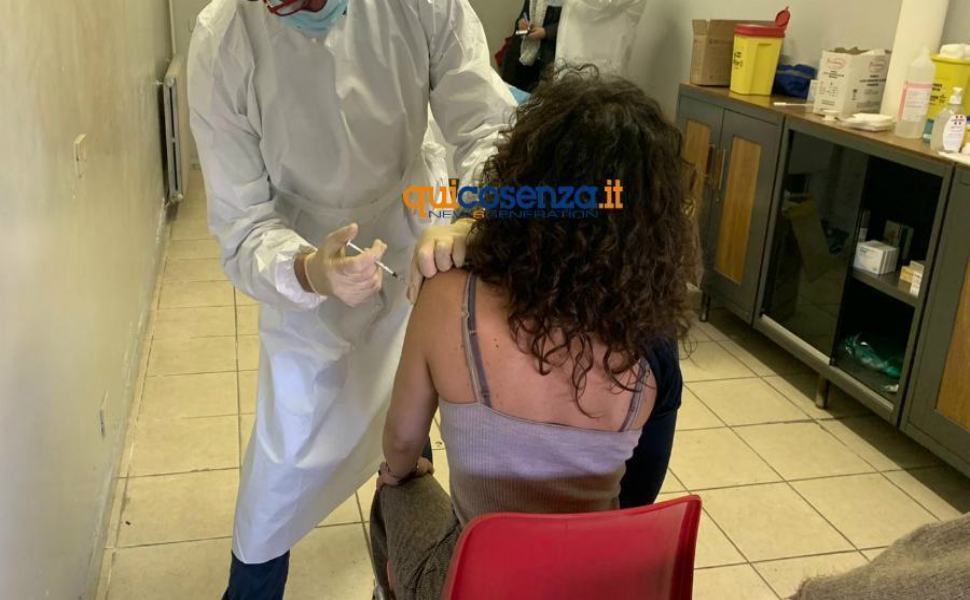"Open Vax Night", a Rende due serate di vaccinazioni senza prenotazioni 51 vaccino cosenza vaccini 1