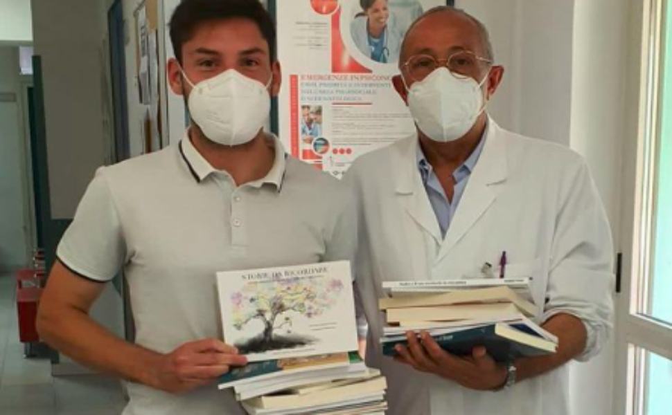 Cosenza, donati centinaia di libri al reparto di oncologia dell’ospedale 51 valentia donazione libri ospedale cosenza