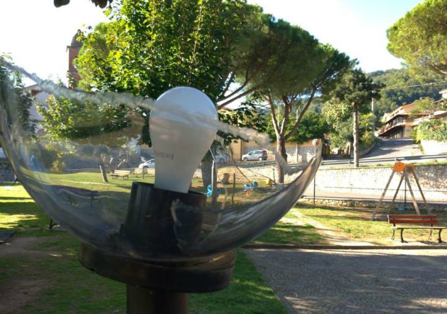 Vandali a Cerisano, danneggiati i lampioni della villetta nei pressi del Municipio 59 vandali cerisano villetta 07