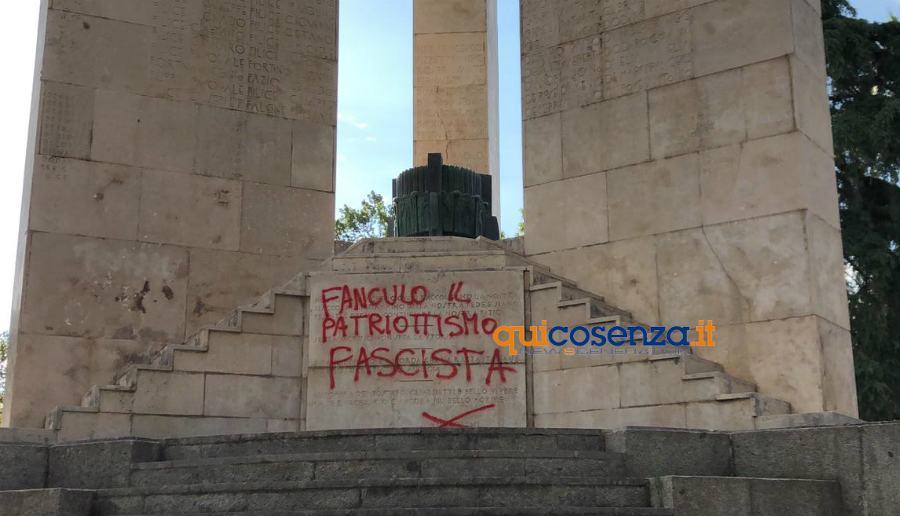 Cosenza, vandalizzato il monumento ai caduti della Prima Guerra Mondiale - FOTO 55 vandalismo villa nuova cosenza 02