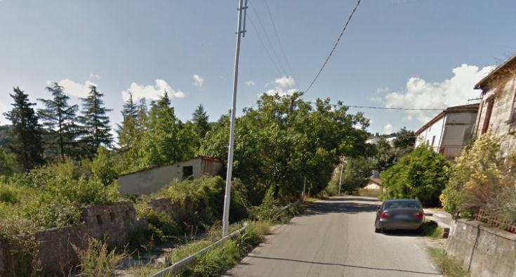Rende, nessuno controlla quel 'traffico' di ragazzine e di ferraglia 55 via portogallo