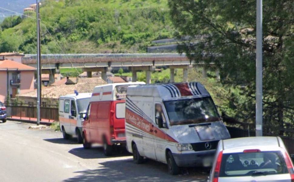 Cosenza, via l'ambulanza-casa di un clochard e anche il furgone di padre Fedele 51 via romualdo montagna