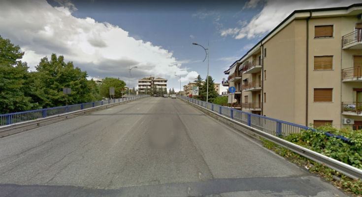 Traffico a Cosenza, senso unico alternato su traversa di via Nicola Serra 51 via ruffilli